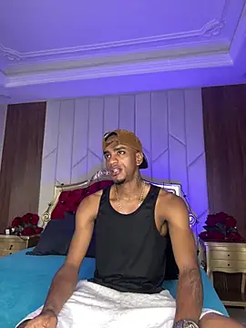 AaronCruz  online show from December 15, 2025, 9:42 pm