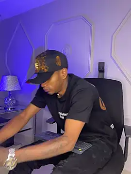 AaronCruz  online show from January 13, 2026, 7:40 pm