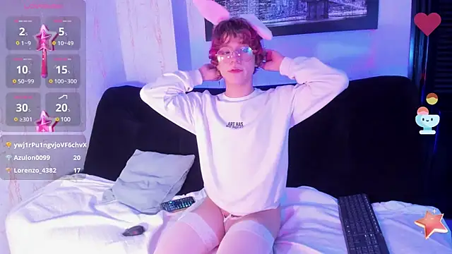 Snapshot of Max_lover1 chatting on February 11, 2025, 7:38 pm Max lover1 online show from February 11, 2025, 7:38 pm