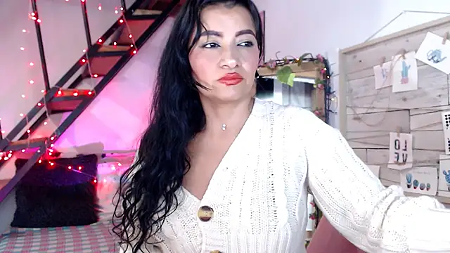 luna sky83 online show from November 29, 2025, 6:35 am