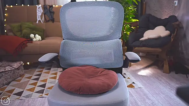 Feral Berrry  online show from October 31, 2025, 5:48 am