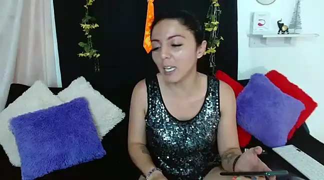 DominarixFoxy online show from February 28, 2025, 1:05 am