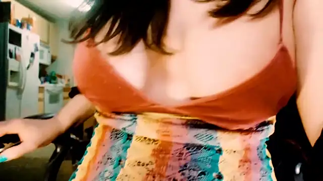 Snapshot of brynnvixen25 chatting on October 31, 2025, 9:39 am brynnvixen25 online show from October 31, 2025, 9:39 am