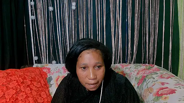 Snapshot of SexcGals chatting on October 27, 2025, 7:37 pm SexcGals online show from October 27, 2025, 7:37 pm