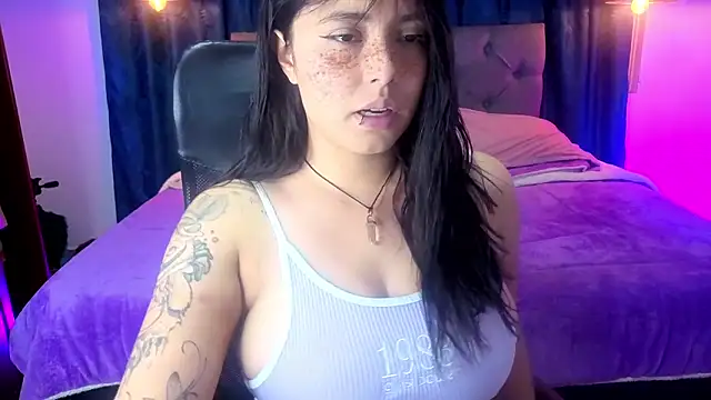 sarah moon2 online show from May 28, 2026, 4:57 pm