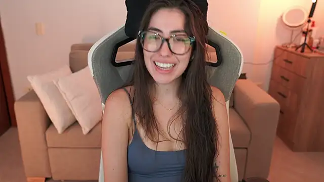 anyacutex online show from April 16, 2026, 8:42 pm