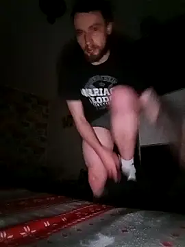 wariacik0024 online show from April 17, 2026, 10:23 pm