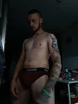 wariacik0024 online show from November 5, 2025, 11:08 pm