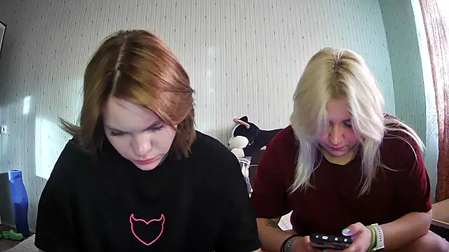 ChrisGirls online show from March 6, 2025, 2:29 pm
