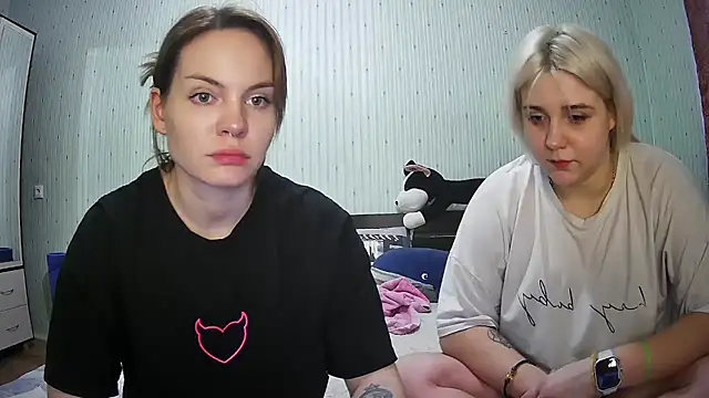 ChrisGirls online show from March 4, 2025, 3:04 pm