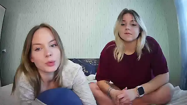 ChrisGirls online show from September 30, 2025, 11:38 am