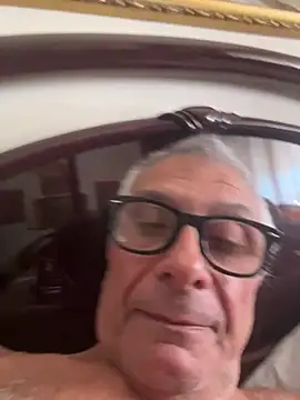 Snapshot of 4n4l1zz4m1 chatting on April 9, 2026, 1:39 pm 4n4l1zz4m1 online show from April 9, 2026, 1:39 pm