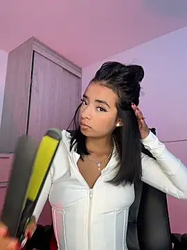 Snapshot of Laura_fernandezII chatting on April 23, 2026, 7:48 pm Laura fernandezII online show from April 23, 2026, 7:48 pm