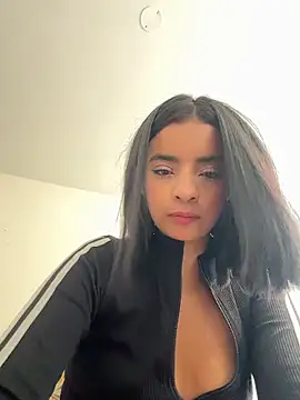 Laura fernandezII online show from February 10, 2026, 9:03 pm