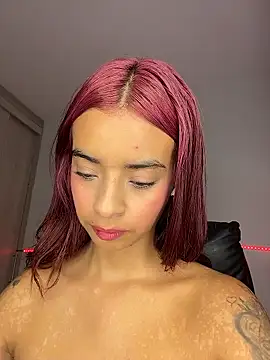 Laura fernandezII online show from January 14, 2026, 2:37 am