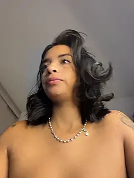 Laura fernandezII online show from April 3, 2026, 10:27 pm