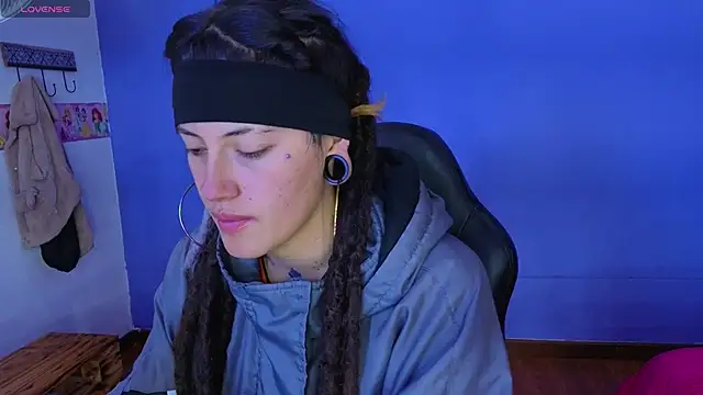  sharlotte777 online show from November 12, 2025, 1:59 pm