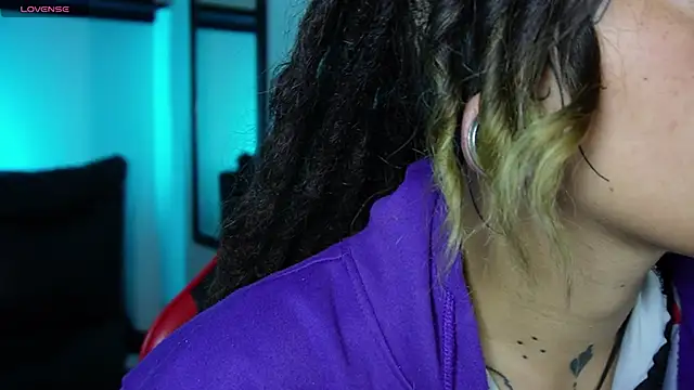  sharlotte777 online show from April 6, 2026, 1:56 pm