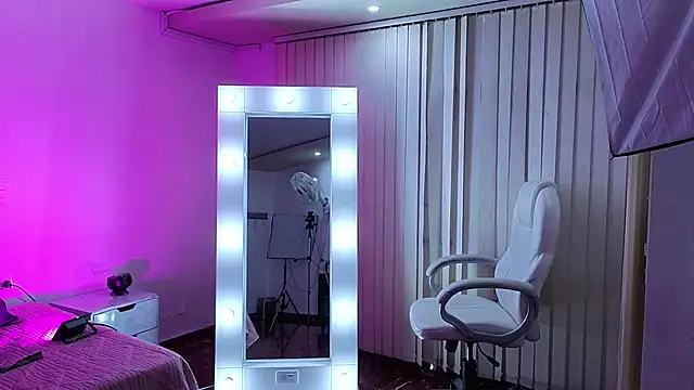  sharlotte777 online show from May 28, 2026, 1:06 pm