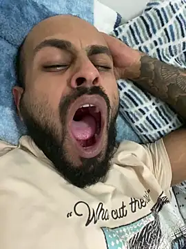 islandvybee55 online show from January 29, 2025, 1:05 am