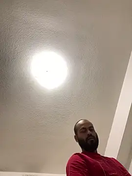 islandvybee55 online show from March 22, 2025, 8:51 am