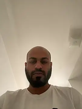 islandvybee55 online show from March 9, 2025, 8:31 pm