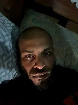 islandvybee55 online show from November 4, 2025, 8:29 am