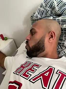 islandvybee55 online show from January 18, 2025, 6:32 pm