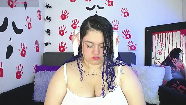 lunitaa0 online show from October 16, 2025, 4:32 am