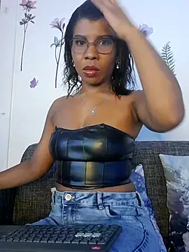 ivonjoness online show from December 1, 2025, 2:23 am