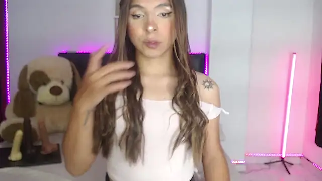 Sofieevans  online show from April 4, 2026, 8:48 pm