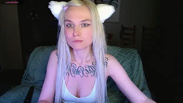 mischellemeow13 online show from May 9, 2026, 11:08 pm