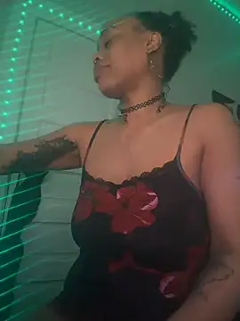 loveluna8 online show from February 8, 2026, 12:14 pm