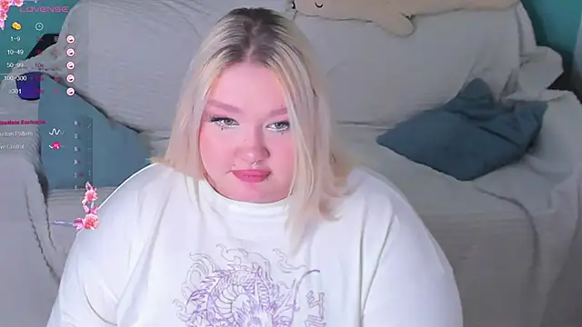 Snapshot of LilyBelll chatting on February 5, 2025, 12:06 pm LilyBelll online show from February 5, 2025, 12:06 pm