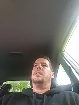 Snapshot of Titanhoott chatting on October 4, 2025, 8:38 am Titanhoott online show from October 4, 2025, 8:38 am