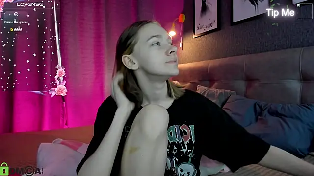 Snapshot of Lesi_Moonie01 chatting on July 12, 2026, 9:21 am Lesi Moonie01 online show from July 12, 2026, 9:21 am