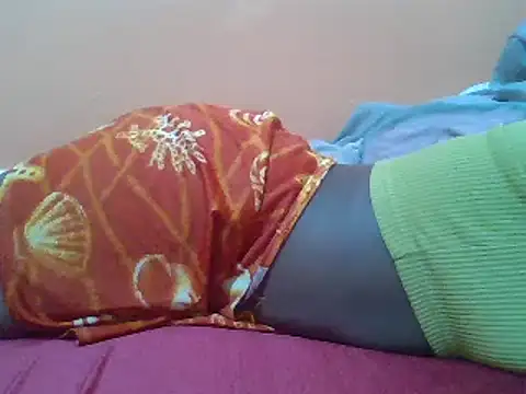 Snapshot of Moonfades chatting on December 30, 2024, 6:16 pm Moonfades online show from December 30, 2024, 6:16 pm