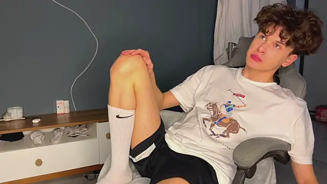 alyx garden online show from December 26, 2024, 4:04 pm