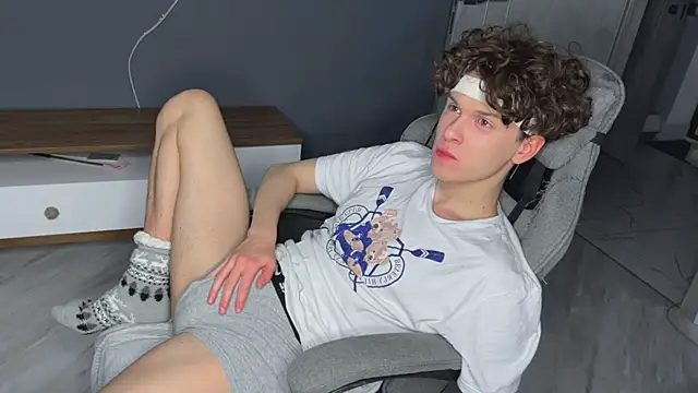 alyx garden online show from February 26, 2025, 5:53 pm