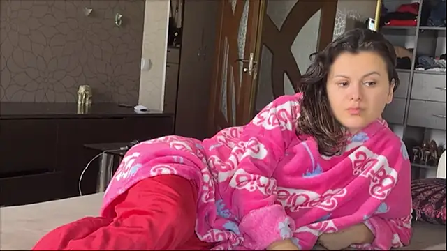 Snapshot of LeggyLover90 chatting on February 19, 2026, 11:07 am LeggyLover90 online show from February 19, 2026, 11:07 am