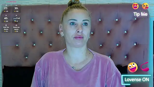 KikiSweet08 online show from November 21, 2025, 5:17 am