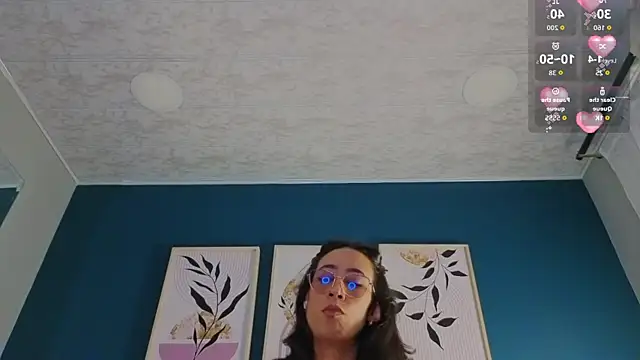 GabyPetit online show from October 16, 2025, 7:55 pm