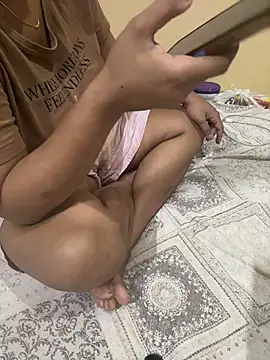 sissarahotty online show from August 9, 2026, 2:12 pm