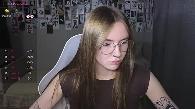 littlevildevil online show from April 18, 2026, 10:17 am