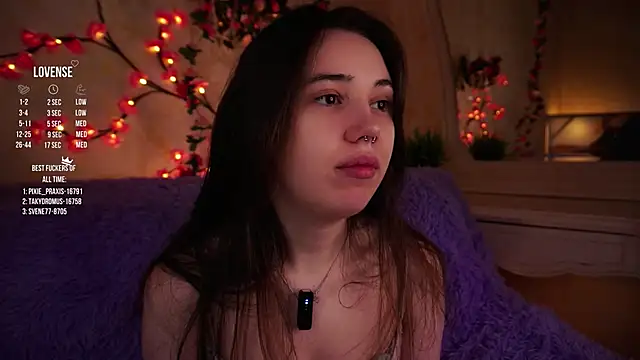 GillianDowdey online show from November 18, 2025, 2:38 am