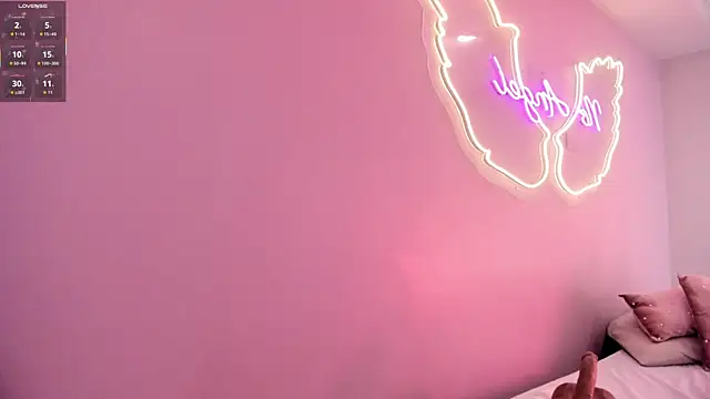 Ninna monroe  online show from November 11, 2025, 4:13 pm