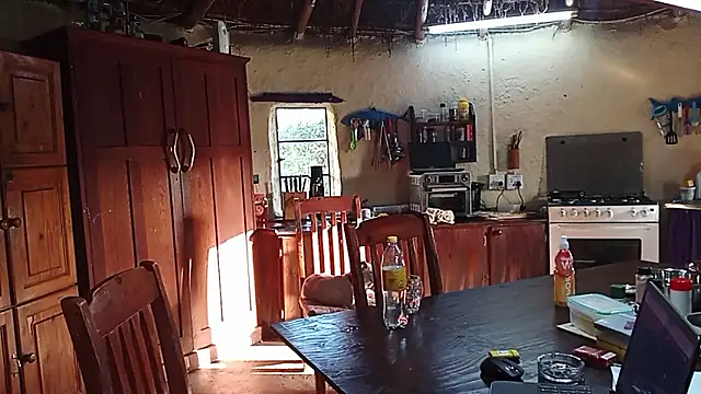 hornyhippies0080 online show from October 1, 2025, 3:16 pm