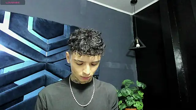 Ian Castillo  online show from January 12, 2026, 11:17 am