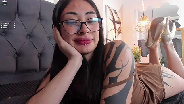 Snapshot of aprildreams19 chatting on March 22, 2025, 4:04 pm aprildreams19 online show from March 22, 2025, 4:04 pm