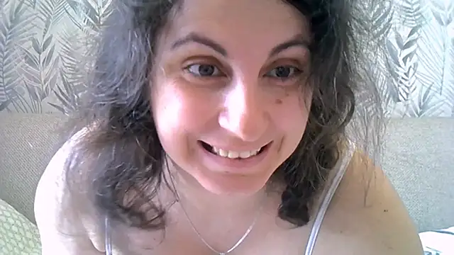 ShelaDiass online show from April 4, 2026, 4:08 am